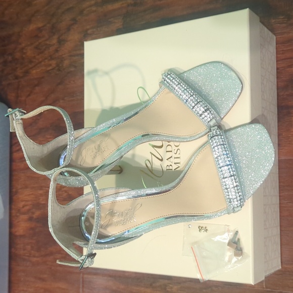 Jewel Badgley Mischka silver high heels size 6.5 - Picture 3 of 7